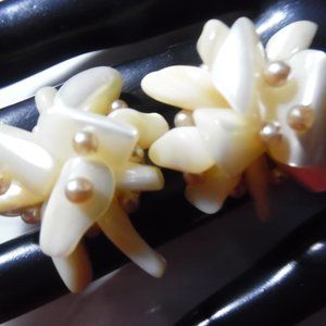 VINTAGE  CREAM COLOR EARRINGS
